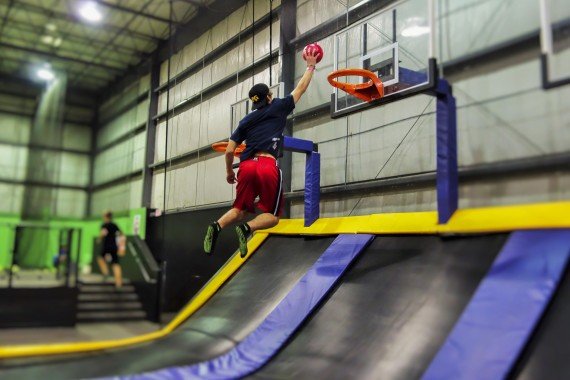 trampoline dunk contest